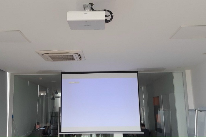 MAN CHIEU DIEN AM TRAN 120 INCH - CM120ES